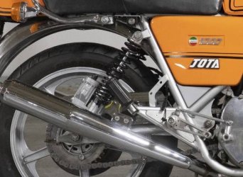 Rear shocks laid down.jpg