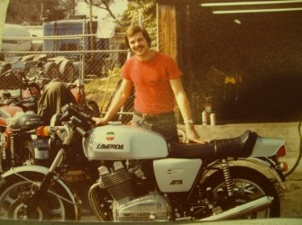 Jota Pomona 1977.jpg