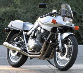 Suzukikatana1100-2010.JPG Suzukikatana1100-2010.JPG