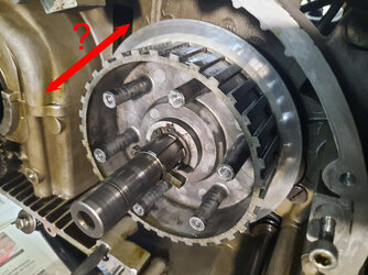 Clutch centre axial play.jpg