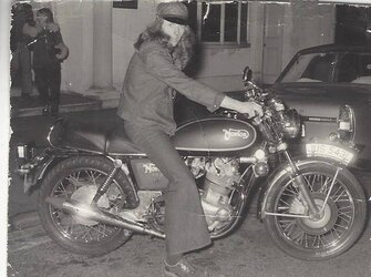 Commando 850 Flares.jpg