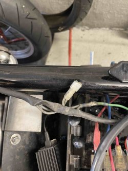 Brake light circuit junction.jpg