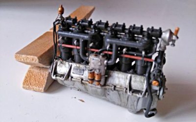 32027 1~32 Fokker D.VII -engine.jpg