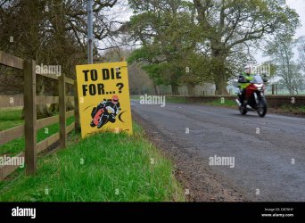 delme to-die-for-motorcycle-road-sign-D878HY.jpg